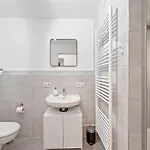Finest Design Stuttgart Airport Messe Stadtbahn U7 Apartamento *