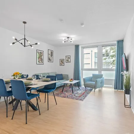 Finest Design Stuttgart Airport Messe Stadtbahn U7 *