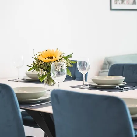 Finest Design Stuttgart Airport Messe Stadtbahn U7 * Ostfildern