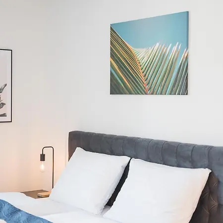 Finest Design Stuttgart Airport Messe Stadtbahn U7 Apartment *