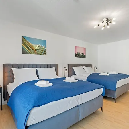 Finest Design Stuttgart Airport Messe Stadtbahn U7 * Ostfildern