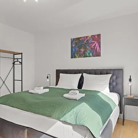 Finest Design Stuttgart Airport Messe Stadtbahn U7 Apartamento