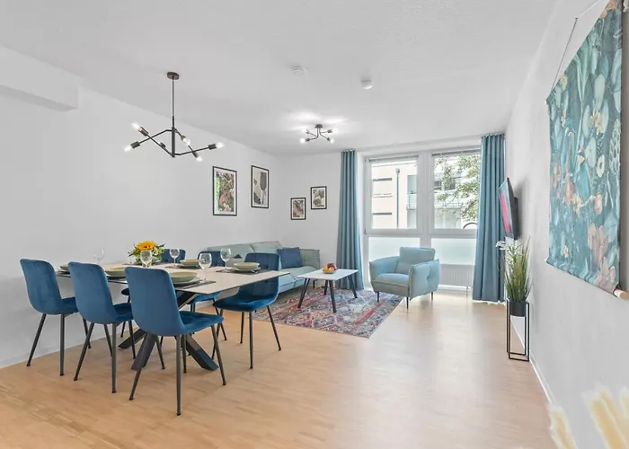 Finest Design Stuttgart Airport Messe Stadtbahn U7 *