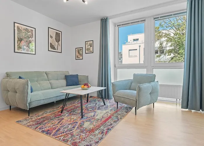 Finest Design Stuttgart Airport Messe Stadtbahn U7 * Остфильдерн