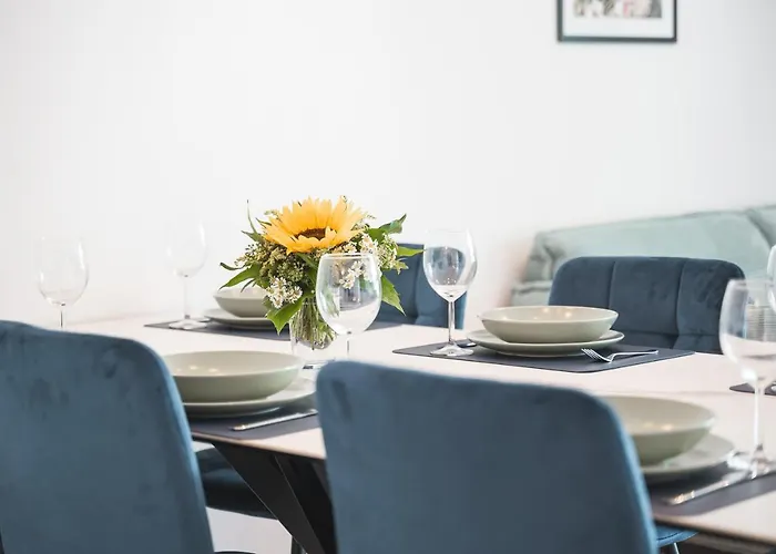 Finest Design Stuttgart Airport Messe Stadtbahn U7 * Остфильдерн