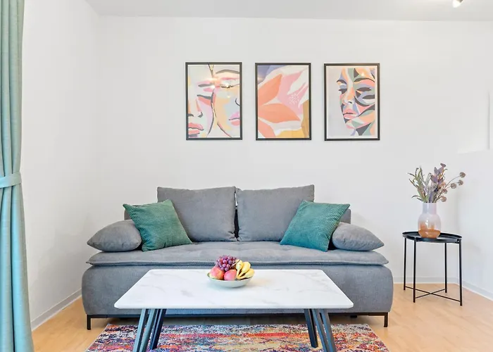 Finest Design Stuttgart Airport Messe Stadtbahn U7 *