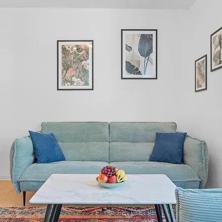 Finest Design Stuttgart Airport Messe Stadtbahn U7 Apartment